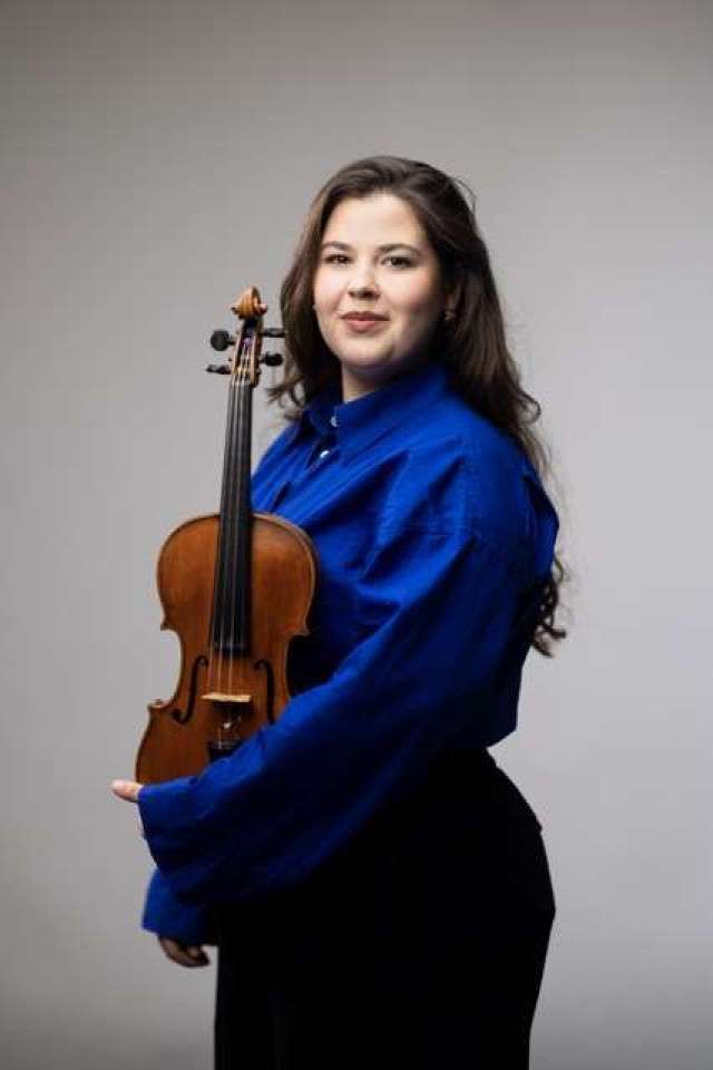 Laura Lunansky  portrait image